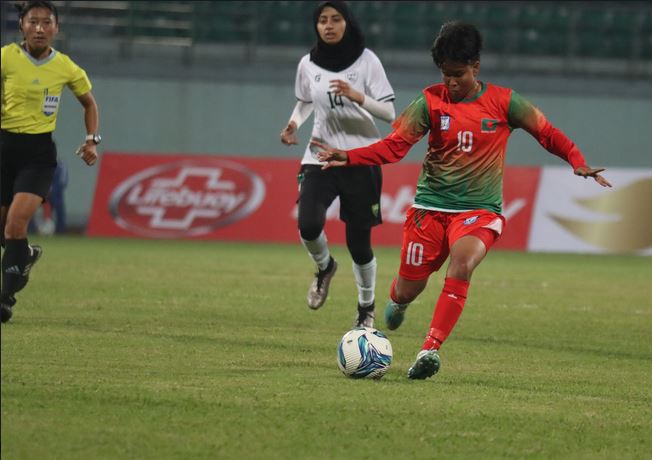 Shamsunnahar Jr. rescues Bangladesh 