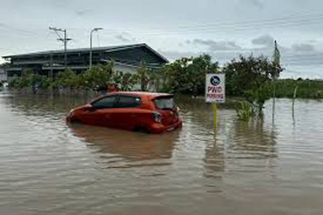 Thousands flee homes as fierce tropical storm batters Philippines