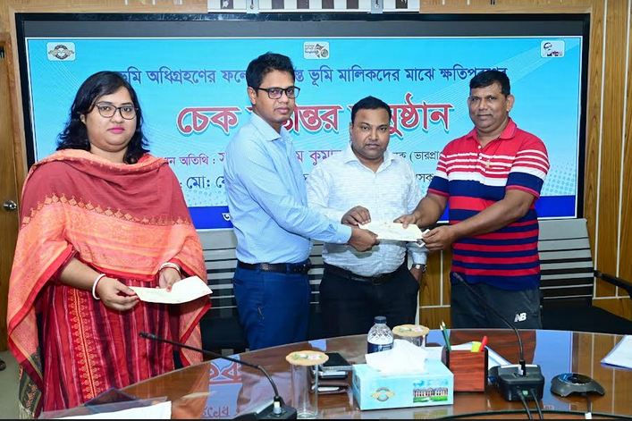 Govt compensates 34 people for acquiring land in Rajshahi