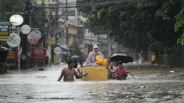 Tropical storm leaves towns submerged, 40 dead in Philippines