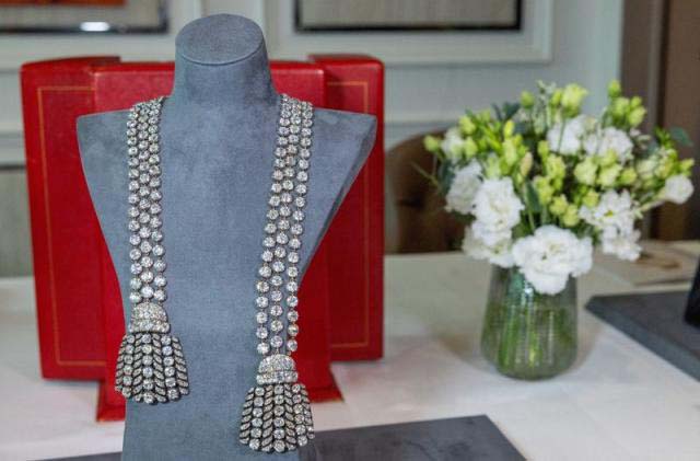 Mysterious diamond-laden necklace fetches $4.8 mn in Geneva auction