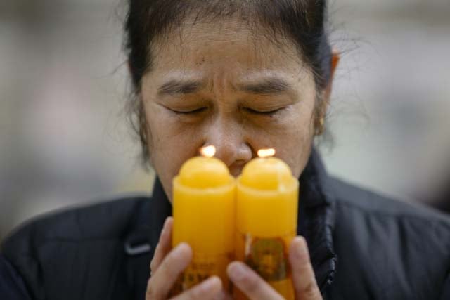 Live-streamed prayers for stressed S. Korean exam parents