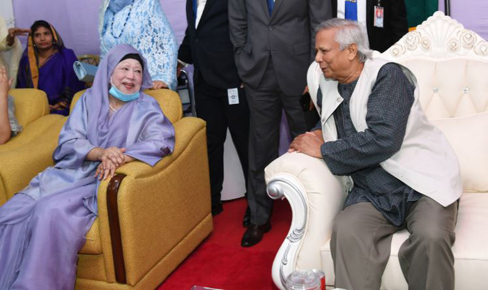 Prof Yunus exchanges greetings with Khaleda Zia