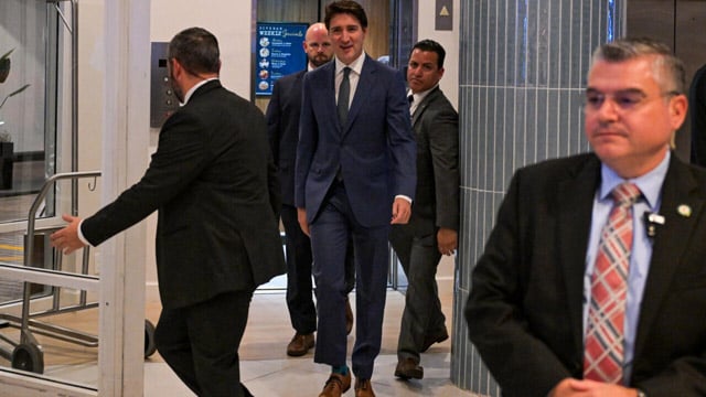 Trudeau in Florida to meet Trump as tariff threats loom