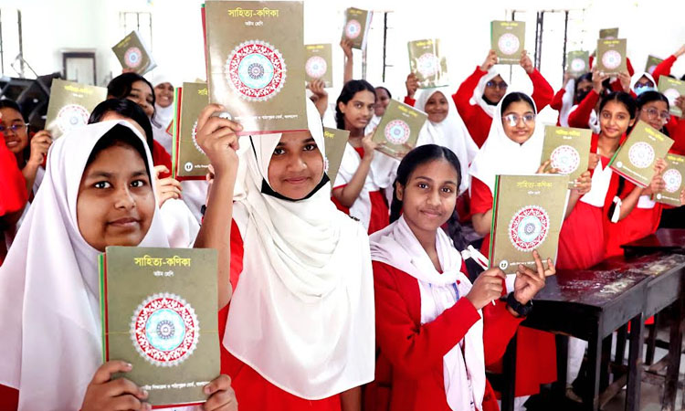 Primary, secondary students get over 6cr new textbooks on New Year’s Day 