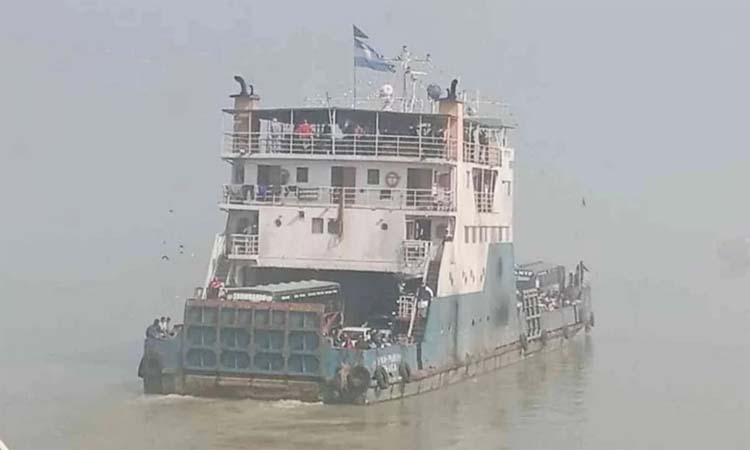 Ferry movement at ARICHA-Kazirhat resumes after 7 hours 