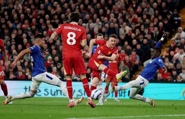 Liverpool march towards title as Man City face Man Utd