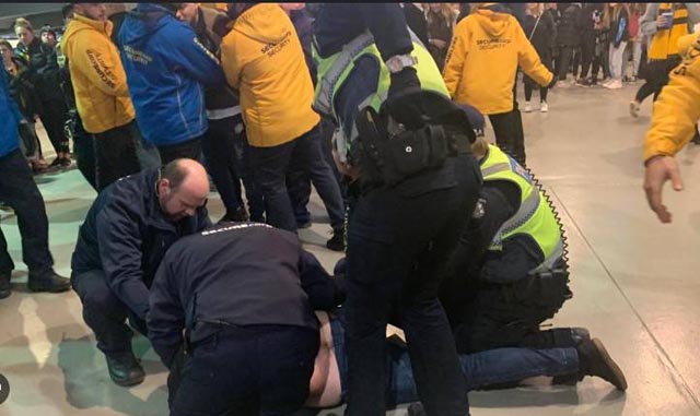 Security 'breakdown' allows armed men into Melbourne's MCG