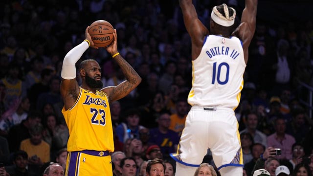Curry scores 37 as Warriors outgun LeBron's Lakers