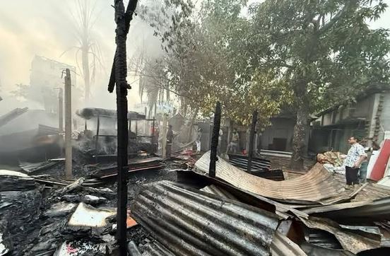 19 shops gutted in Madaripur