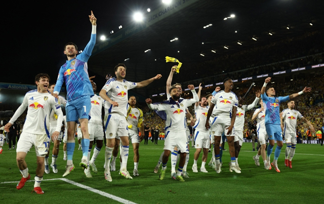 Leeds on brink of Championship title after Bristol stroll