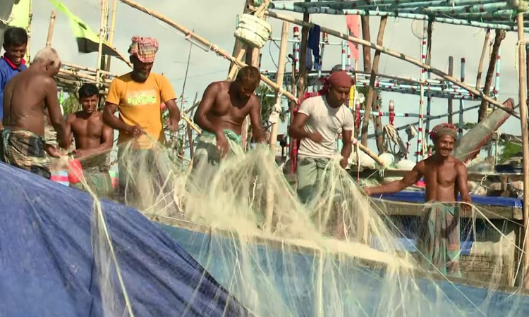 Two-month ban on Hilsa fishing ends 