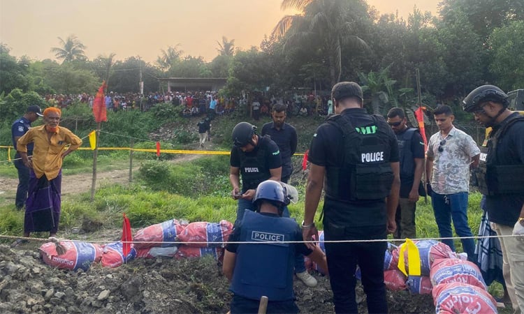 200 kgs of bomb of World War II defused in Munshiganj