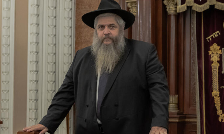 Ukraine's chief rabbi sings plea to Trump to side with Kyiv