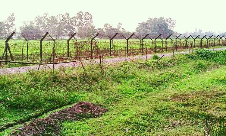 BSF return two Bangladeshis after 8 hrs detention 