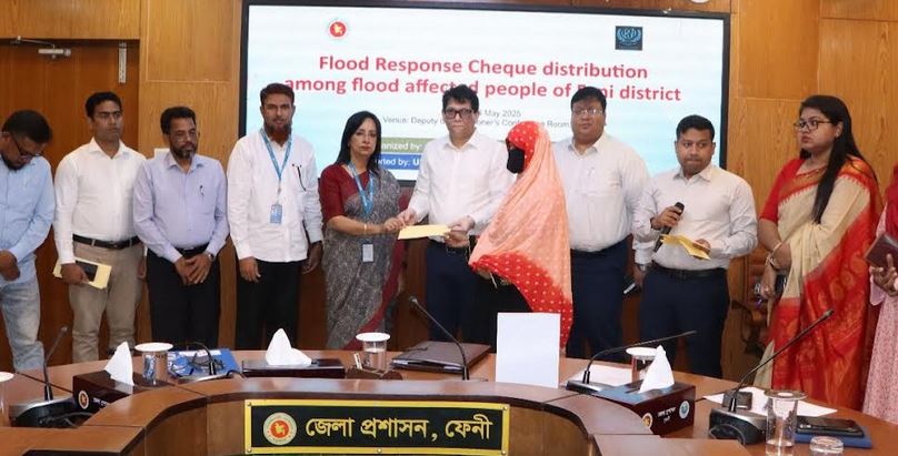 100 flood-hit families get Tk 20 lakhs in Feni