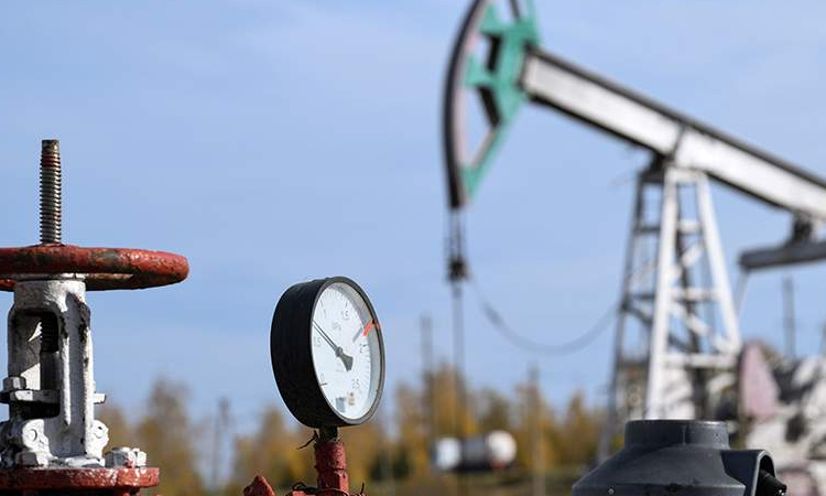 Brent oil price down below $59 per barrel on ICE first time since April 9