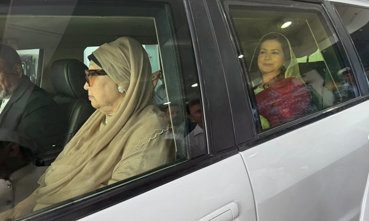 Khaleda Zia reaches Feroza residence