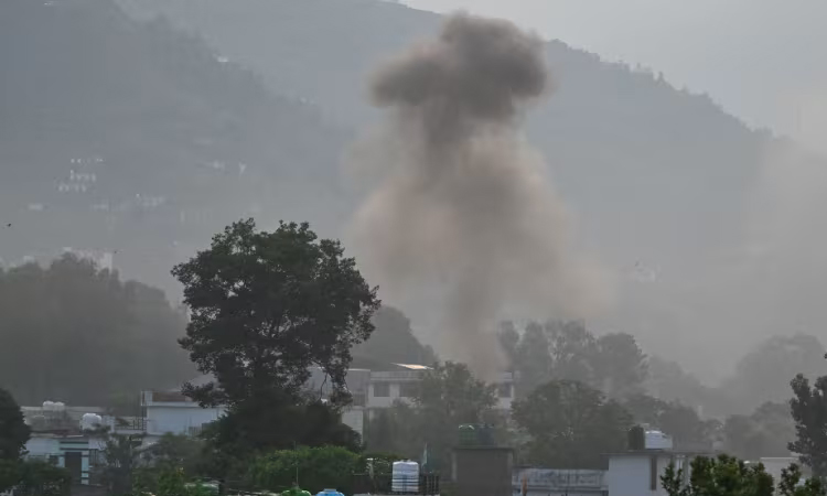 India launches strikes on Pakistan as Islamabad vows retaliation