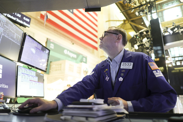 Dow, S&P 500 edge lower ahead of China trade talks