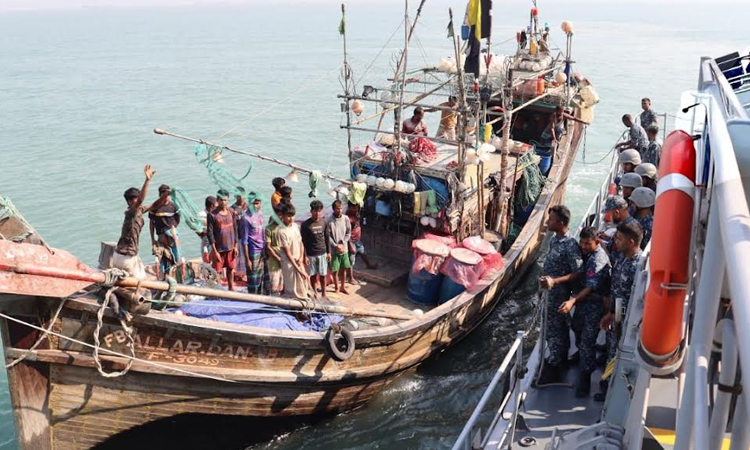 Navy seized 11 boats with illegal nets, fish worth of Tk 12 crore