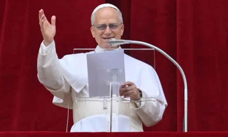 Pope urges release of reporters held for 'seeking truth'