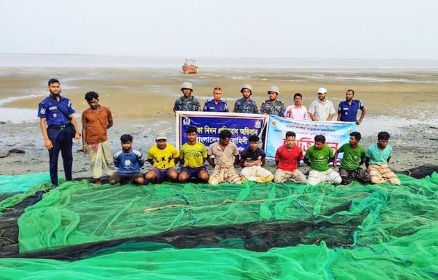 Navy seizes 12 boats carrying illegal nets, fish worth Tk 18cr