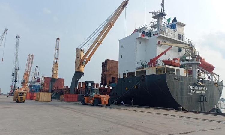Record 725 foreign commercial ships docked at Mongla Port 