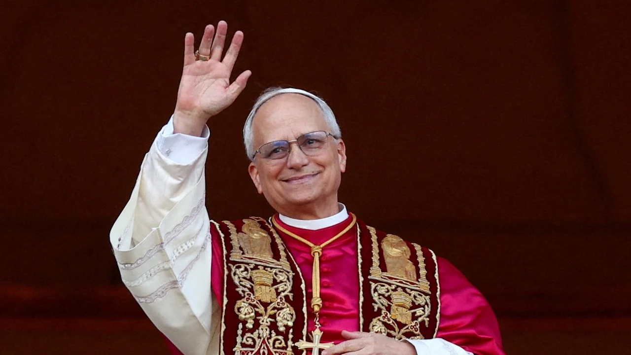 Pope offers to mediate between world leaders to end wars