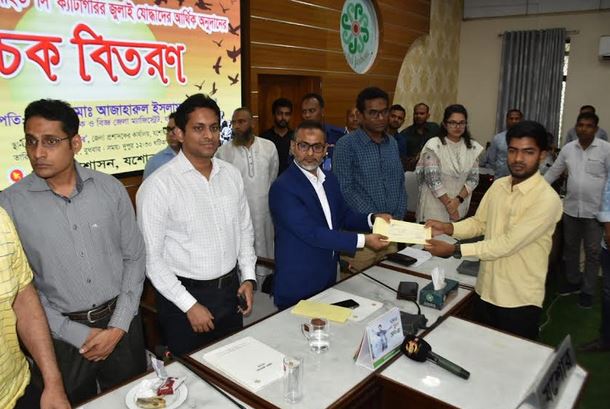 66 victims of July Uprising get cheques in Jashore