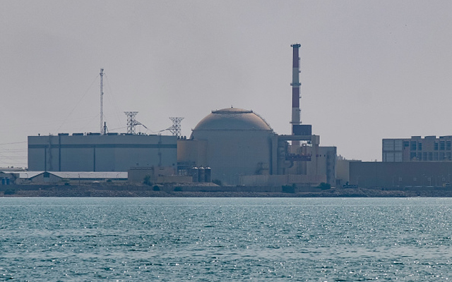Top Iran aide says nuclear deal possible for sanctions relief