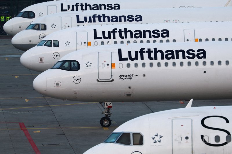 Lufthansa extends Tel Aviv flight suspension to May 25