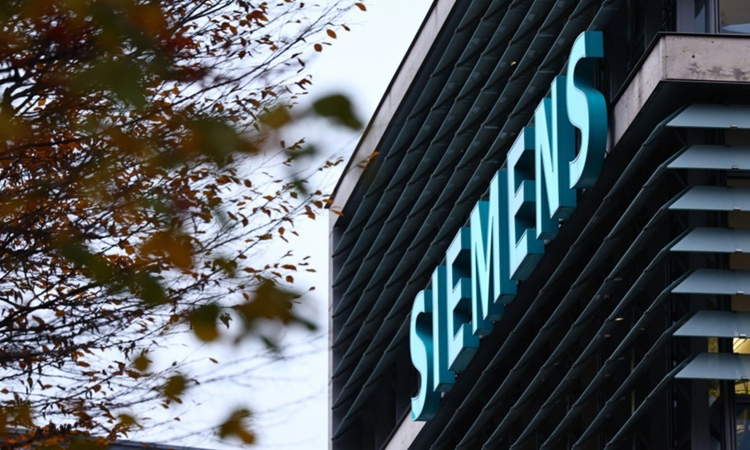 Siemens sticks to forecast despite uncertainty