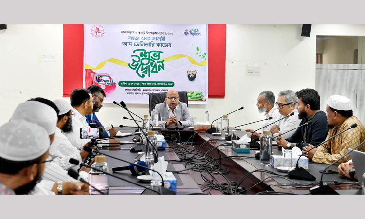 Postal dept facilities help ‘Qawmi entrepreneurs’ to deliver mangoes in Dhaka 