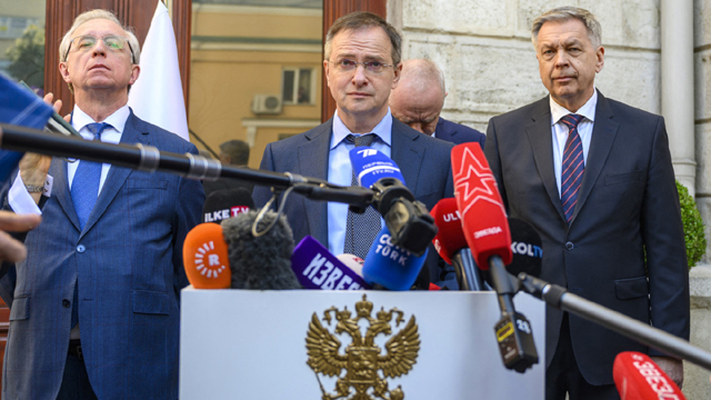 Turkey FM meets Russia delegation in Istanbul