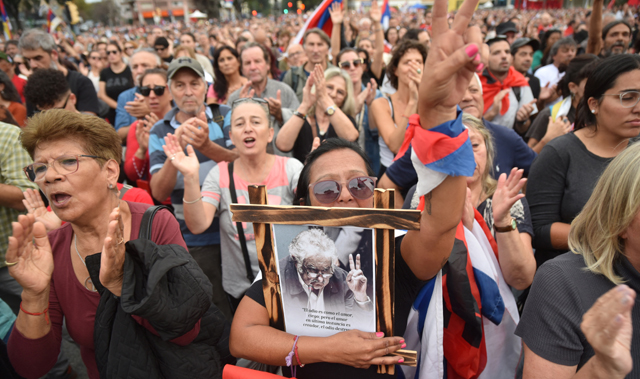 Huge crowds at final farewell for Uruguay's Mujica