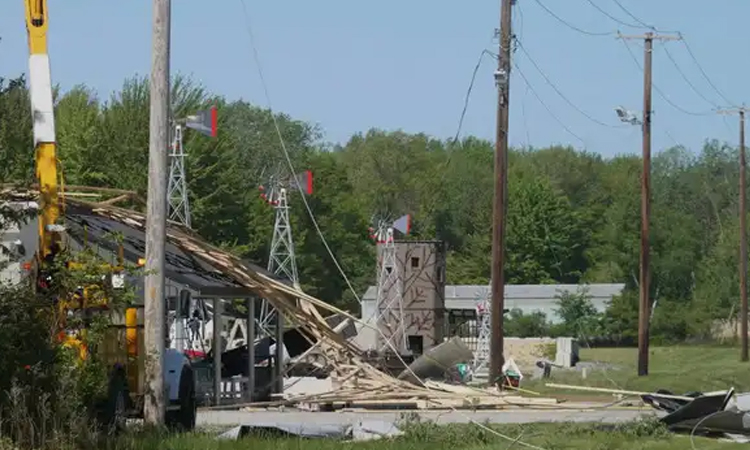 Tornadoes kill more than 20 in two southern US states