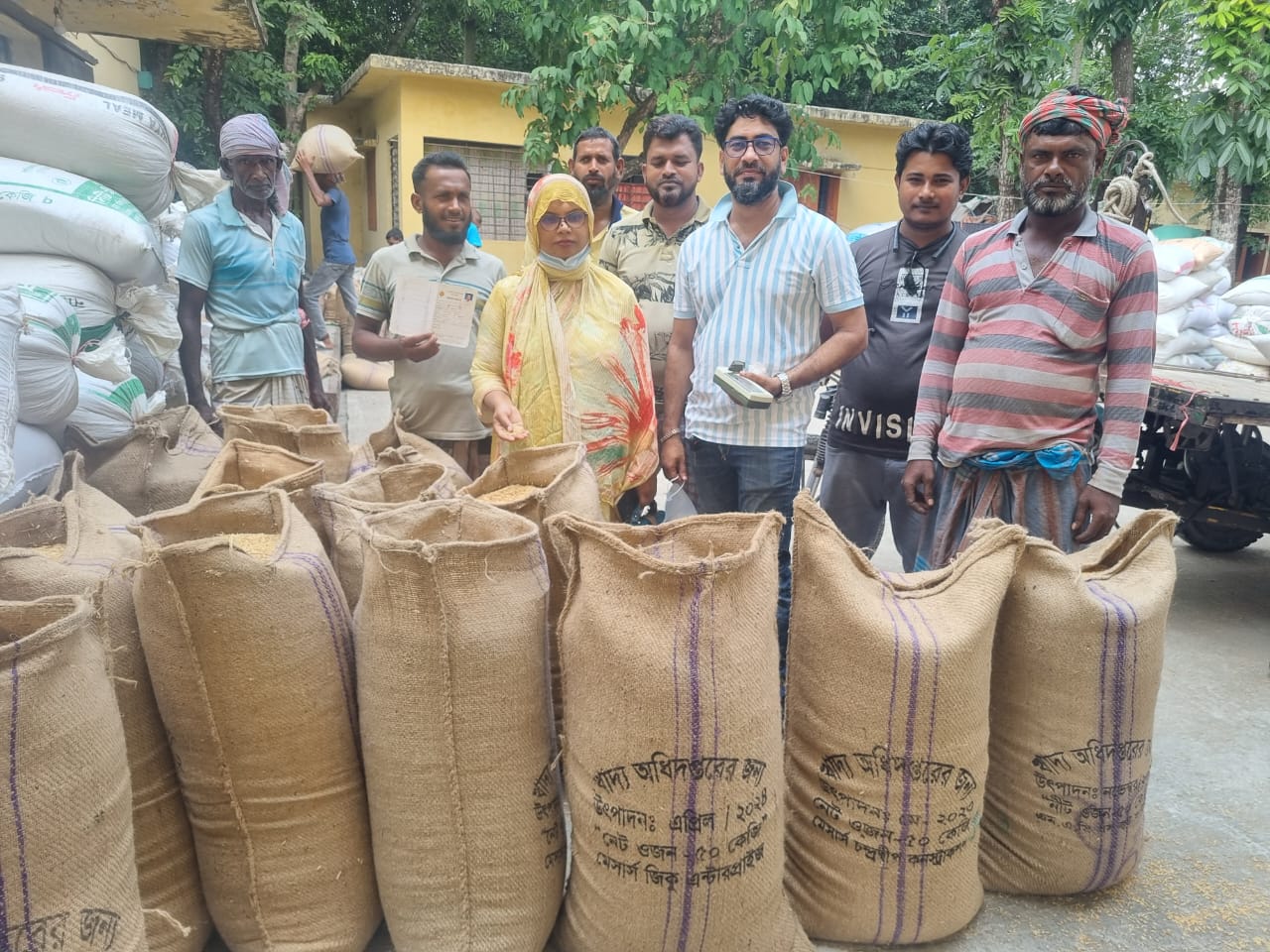 Boro paddy, boiled rice procurement in full swing in Khulna