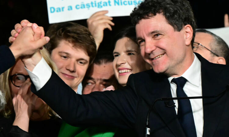 Pro-EU centrist wins tense Romania presidential vote rerun