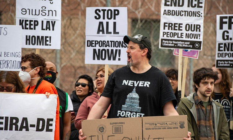 First group of 'self-deporting' migrants departs US