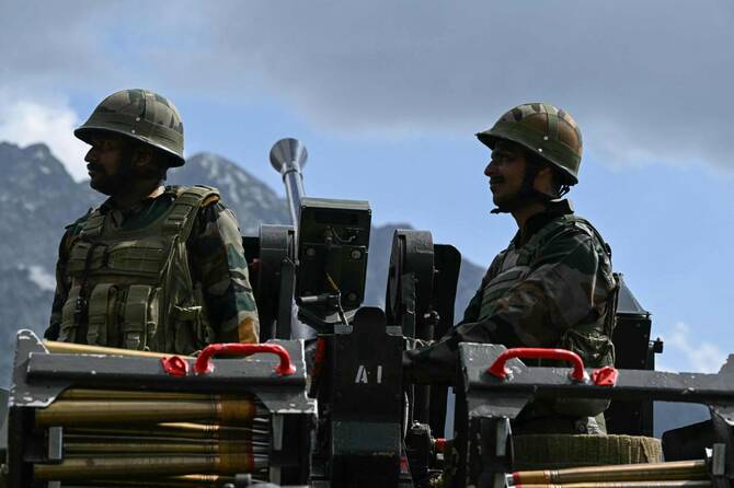 Pakistan, India agree to withdraw troops by end May: security official