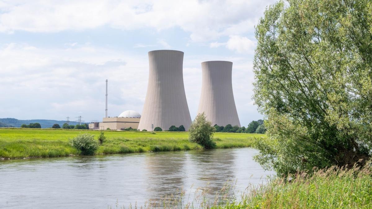 Vietnam signs nuclear power agreement as it seeks to rebalance US trade