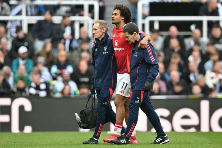 Man Utd trio back training before Europa League final