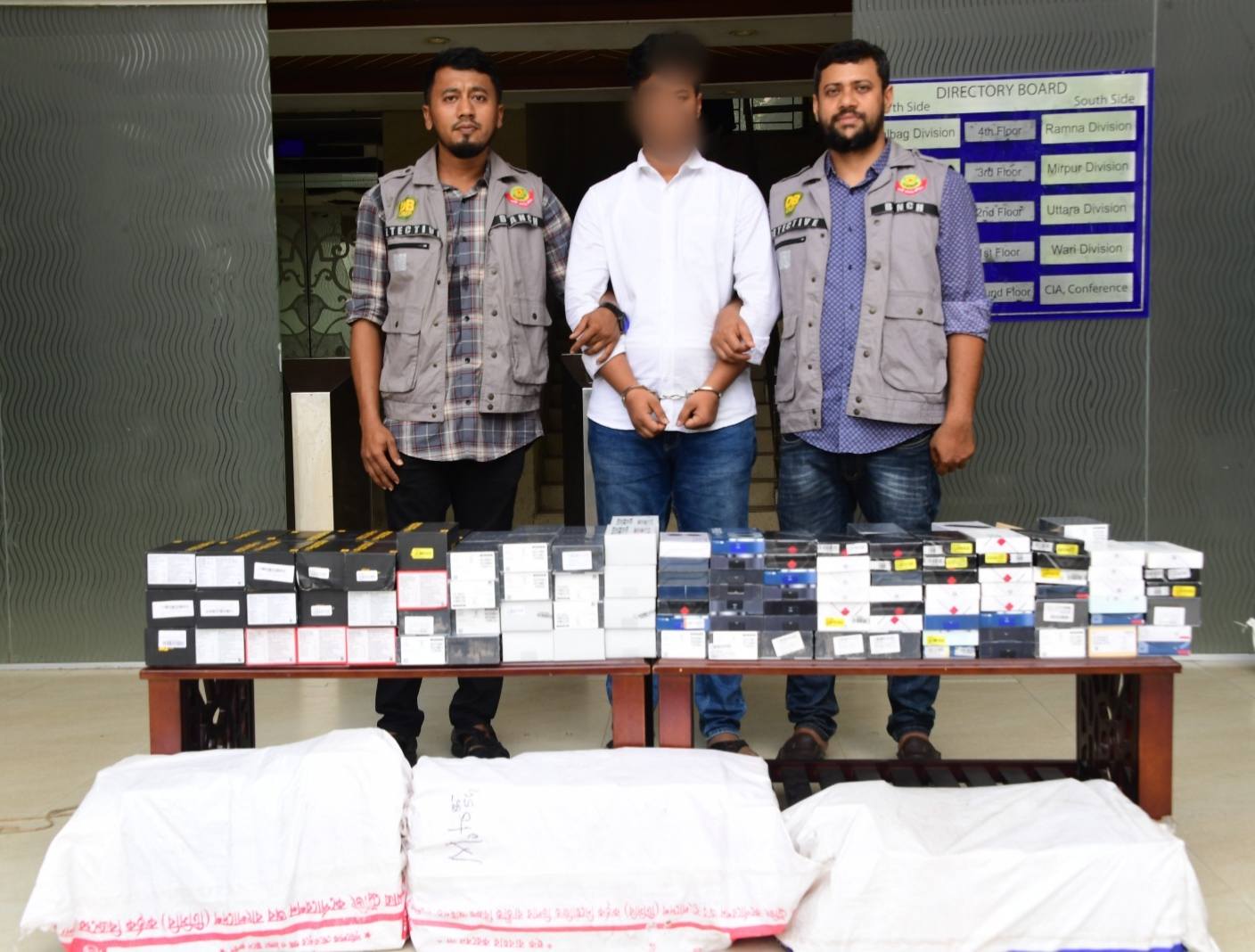 One held with 347 smuggled mobile phones in capital’s Paribagh