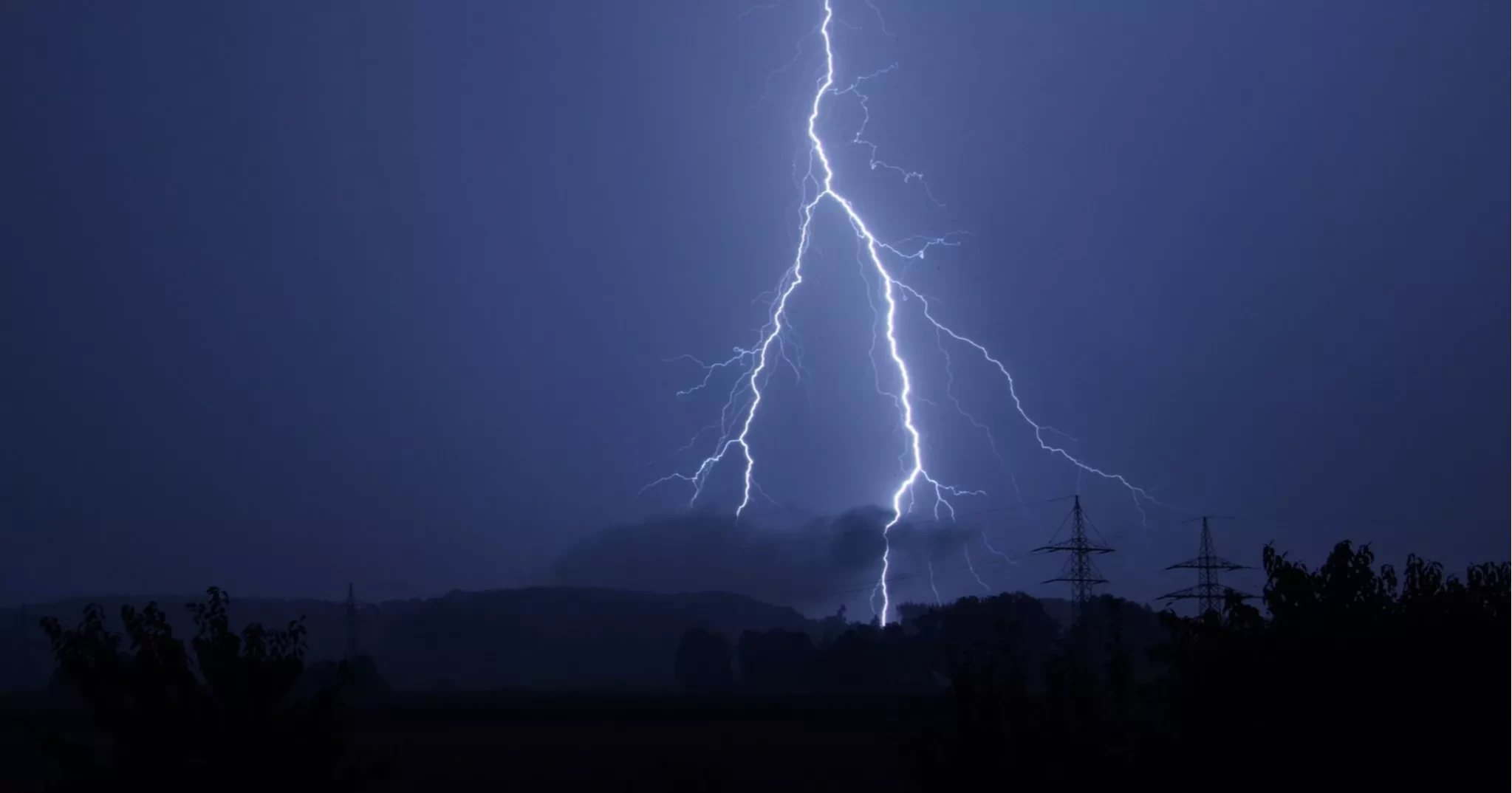 3 killed by lightning in Chapainawabganj