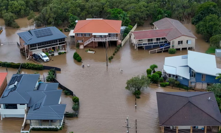 Massive floods strand over 50,000 in eastern Australia