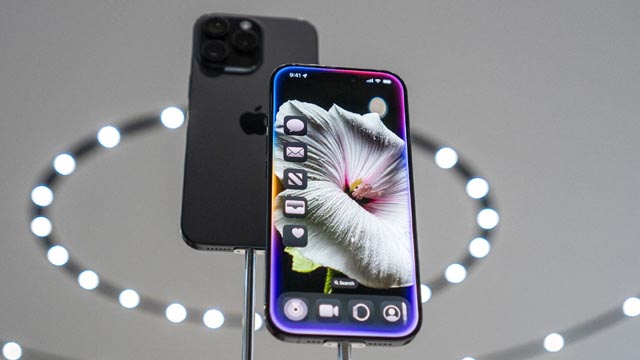Trump expands Apple tariff threat to all smartphones