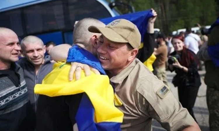 Kyiv under attack as Ukraine, Russia begin major prisoner swap