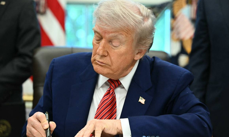 Trump signs orders to boost US nuclear energy