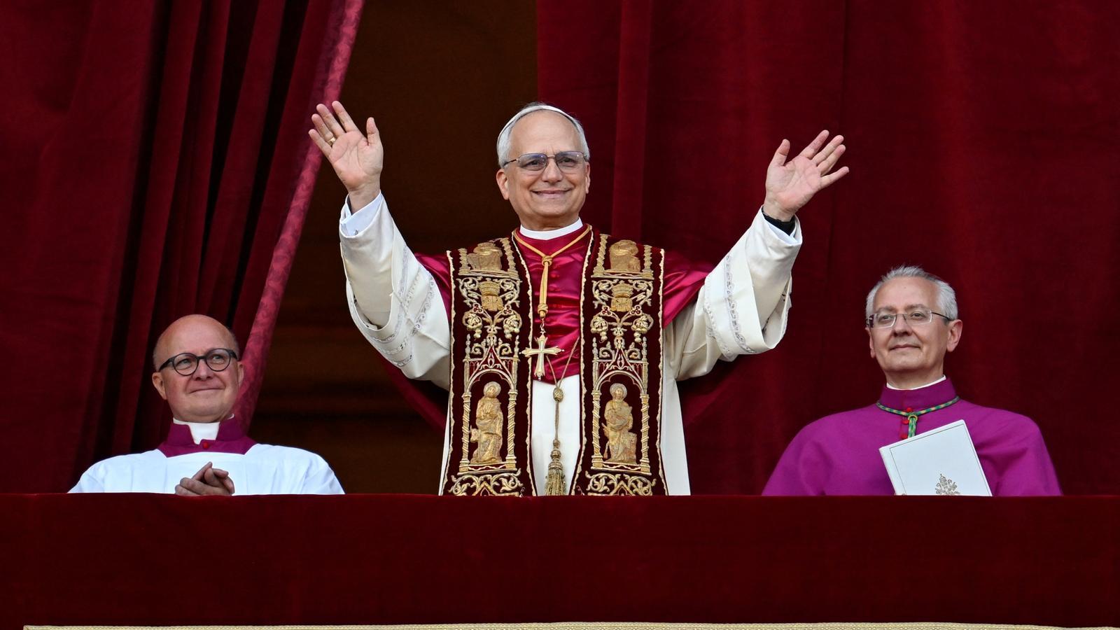 Pope takes message of dialogue, unity to the Curia